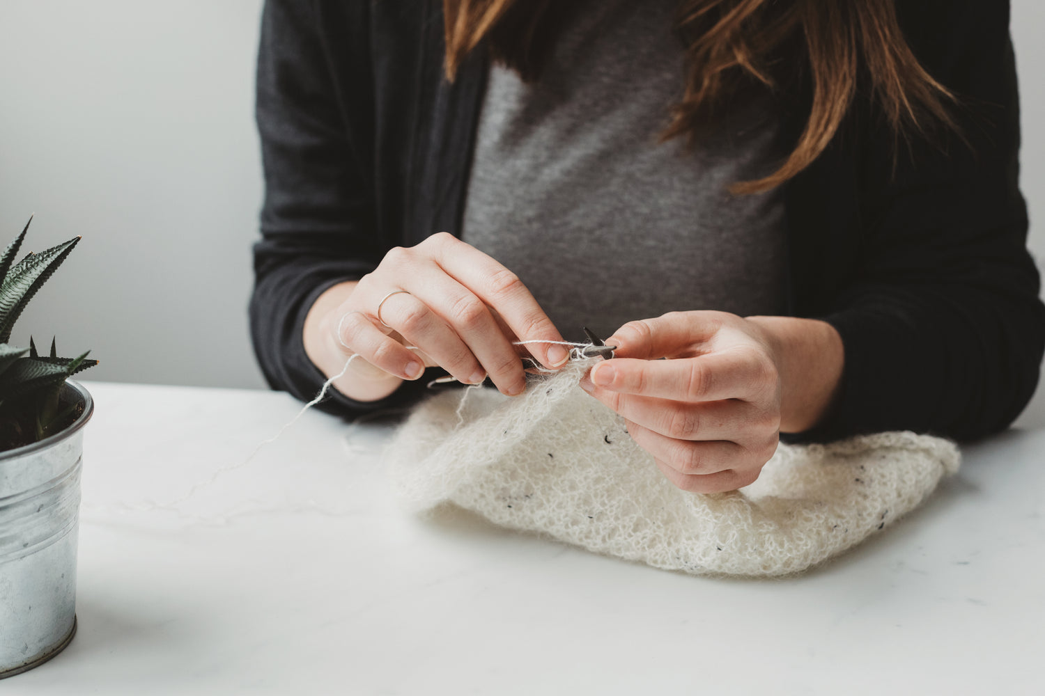 woman-deftly-knits-white-yarn - Bushy Handmade